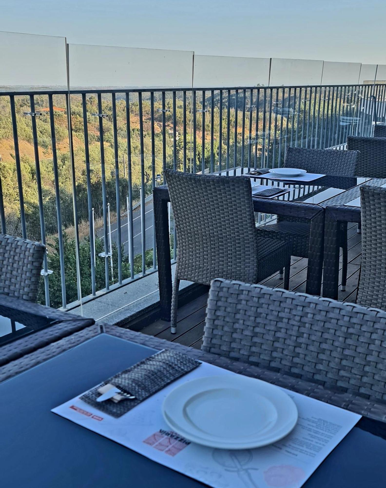 Monchique Resort & Spa Exteriér fotografie The restaurant at the top of the tower